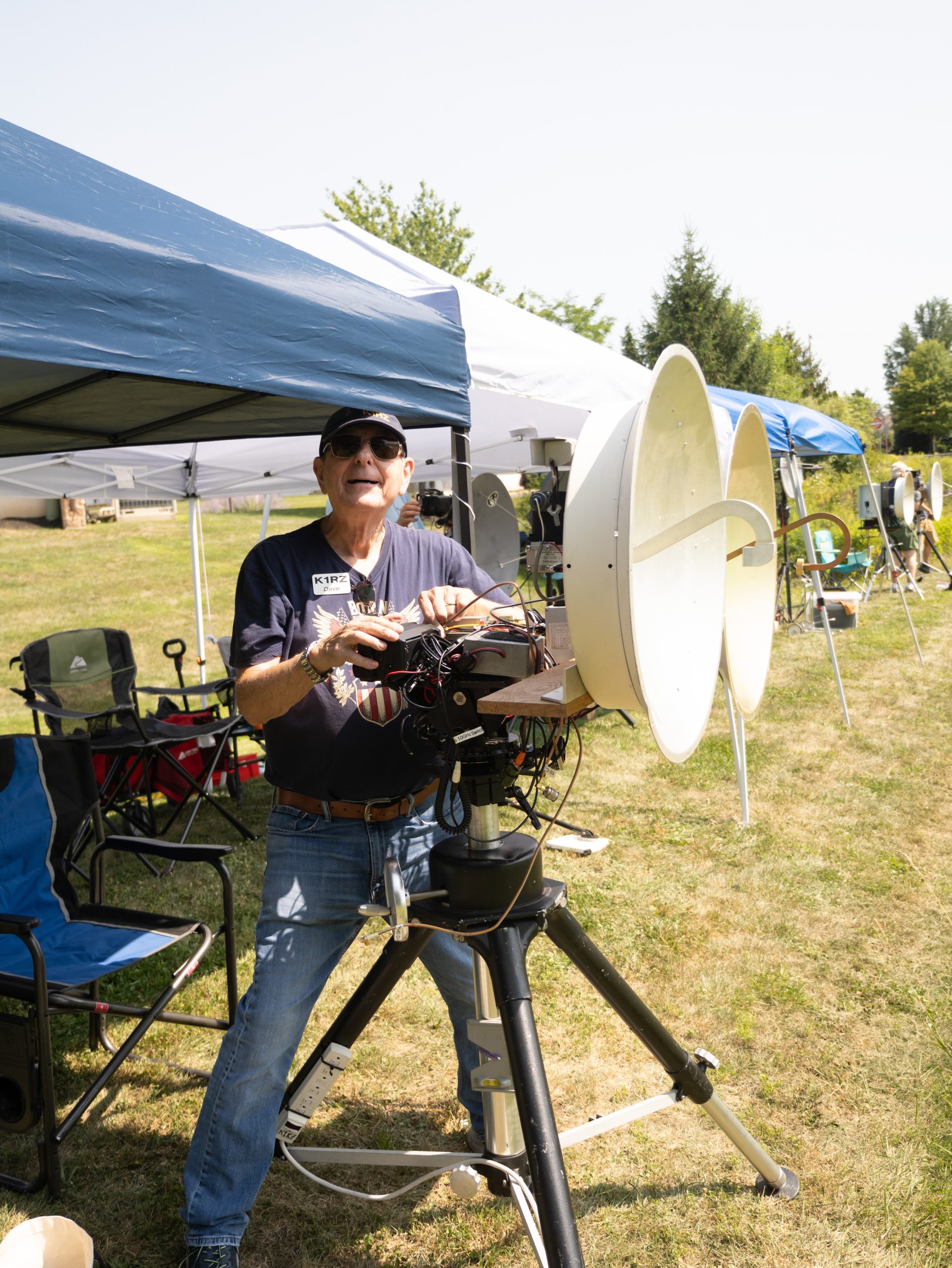 K1RZ Dave adjusting his 10 GHz tripod-mounted rig